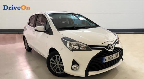 Toyota yaris 5 puertas Gasolina del año 2017