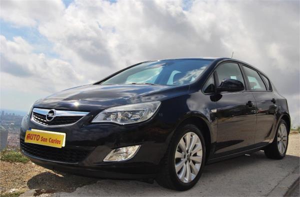 Opel astra 5 puertas Gasolina del año 2010